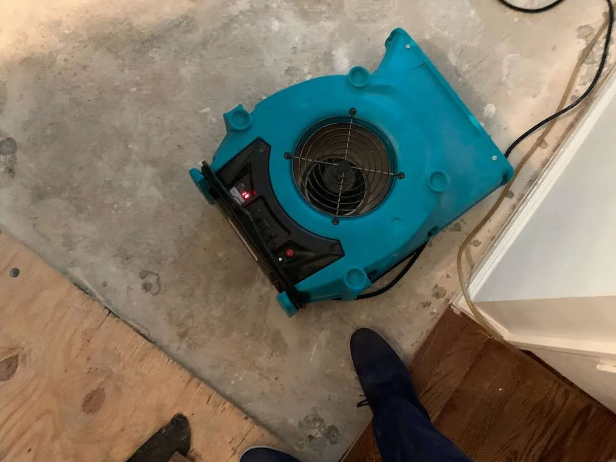 Air mover drying subfloor during Leak Detection & Repair in South Bend